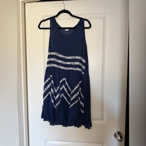 Elegant Navy Blue Midi Dress with Lace Accents